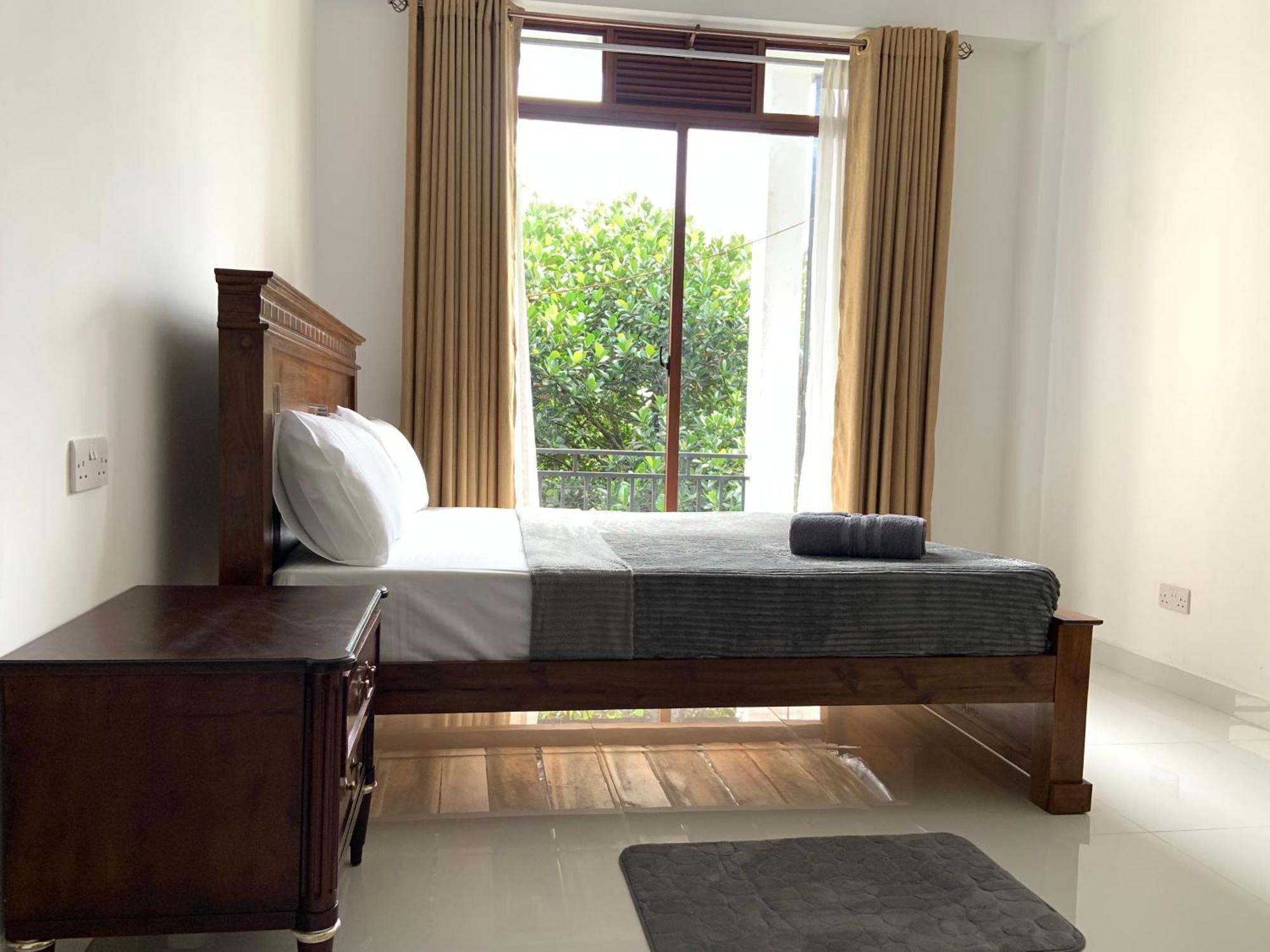 Golden King Residence - Free Pickup From Kandy Railway Station Exterior photo
