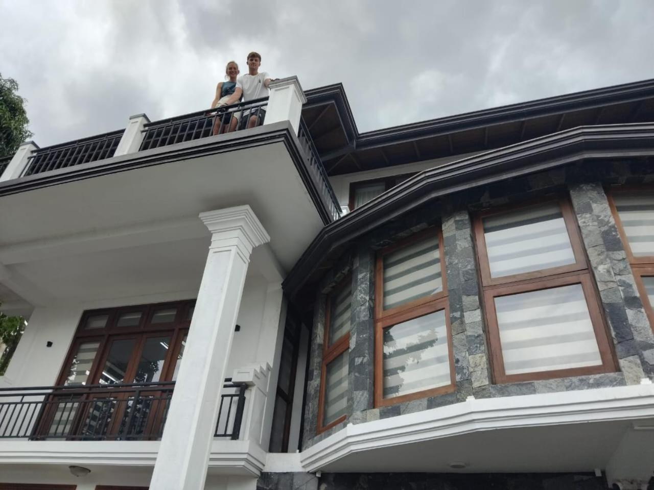 Golden King Residence - Free Pickup From Kandy Railway Station Exterior photo