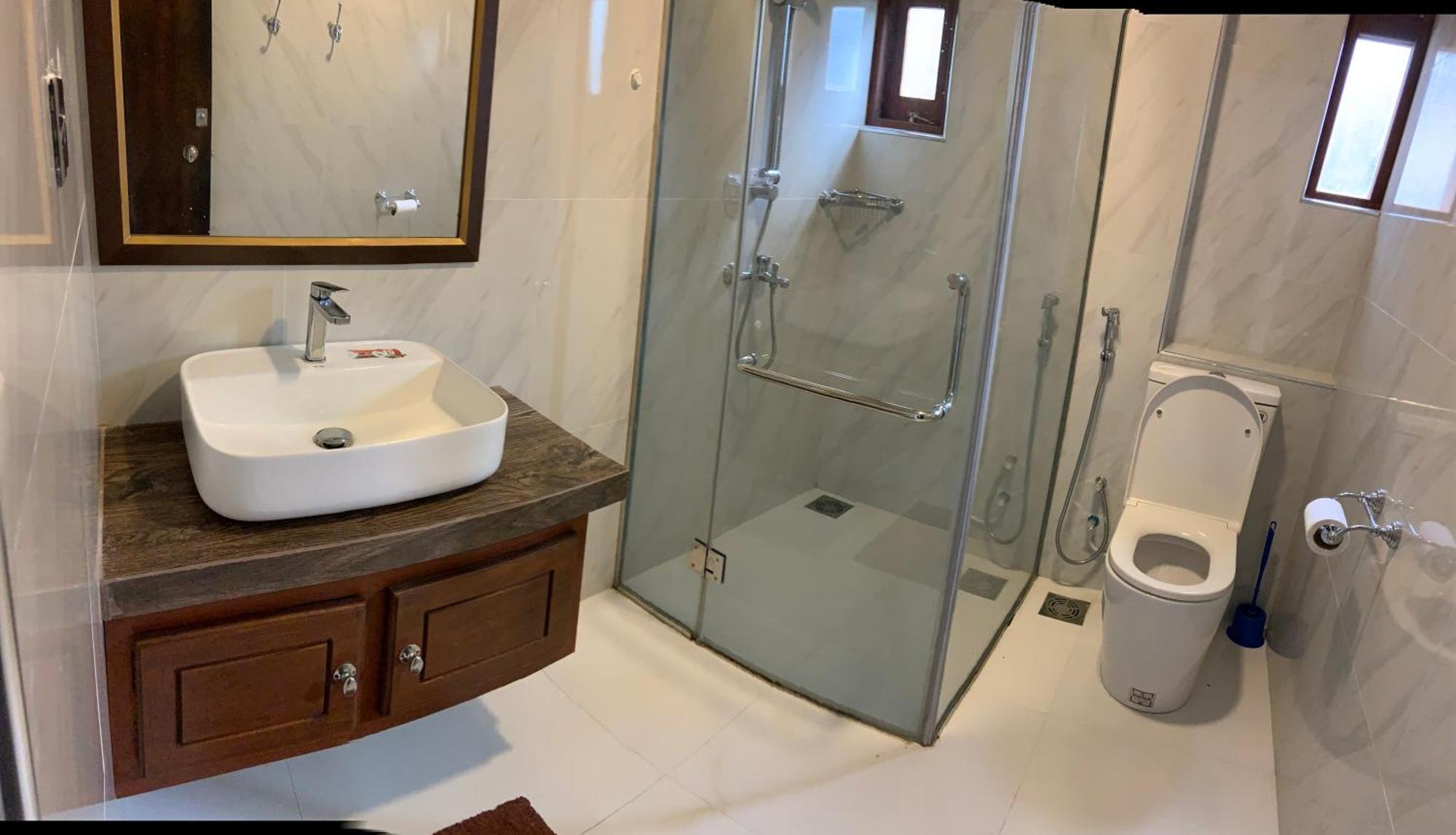 Golden King Residence - Free Pickup From Kandy Railway Station Exterior photo