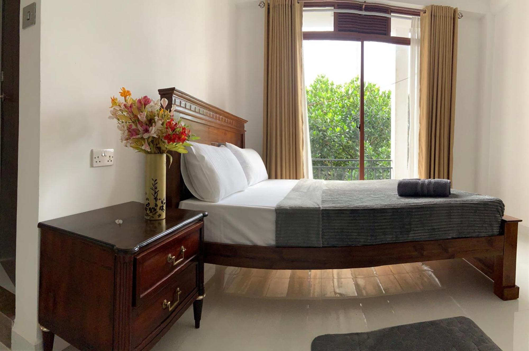 Golden King Residence - Free Pickup From Kandy Railway Station Exterior photo