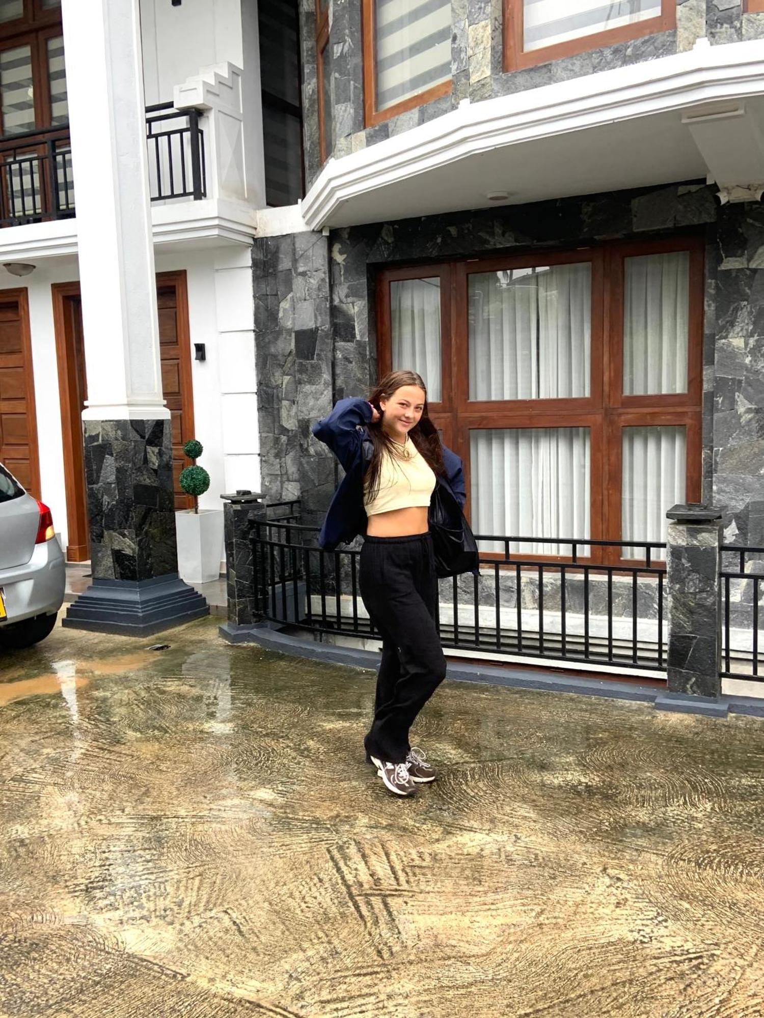 Golden King Residence - Free Pickup From Kandy Railway Station Exterior photo