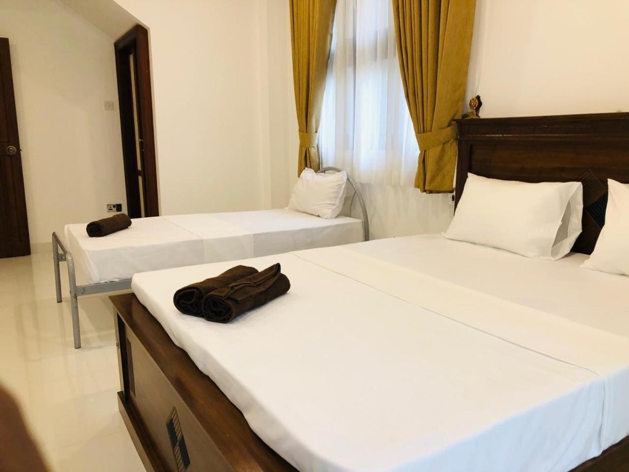 Golden King Residence - Free Pickup From Kandy Railway Station Exterior photo