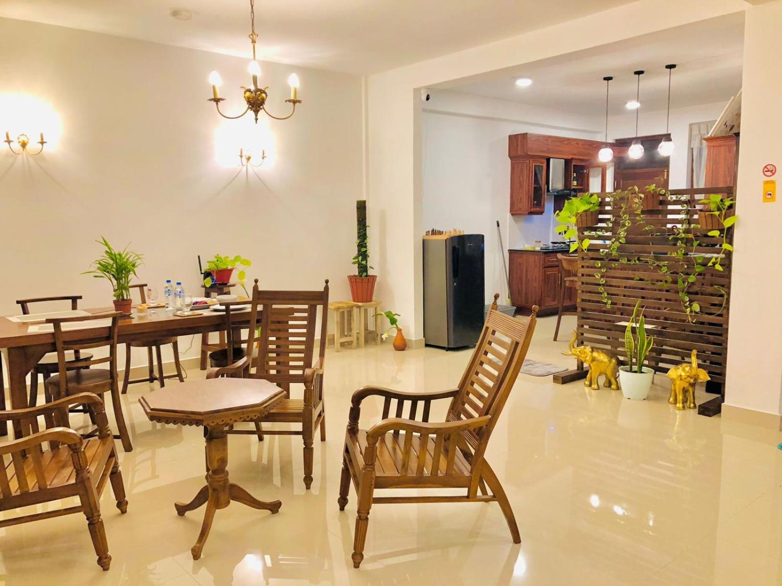 Golden King Residence - Free Pickup From Kandy Railway Station Exterior photo