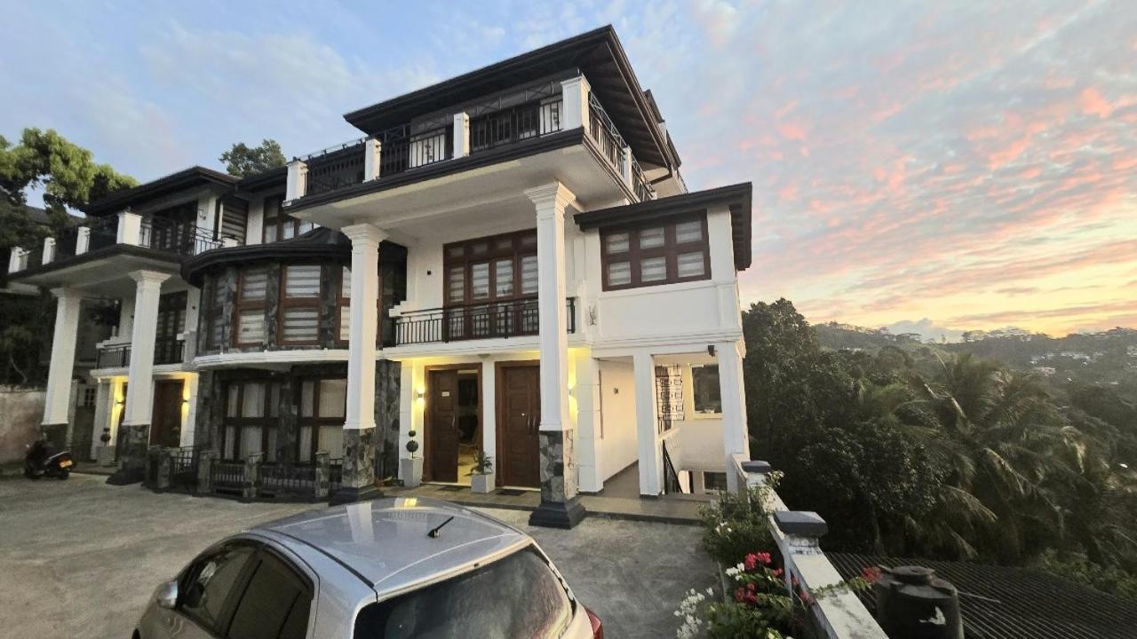 Golden King Residence - Free Pickup From Kandy Railway Station Exterior photo